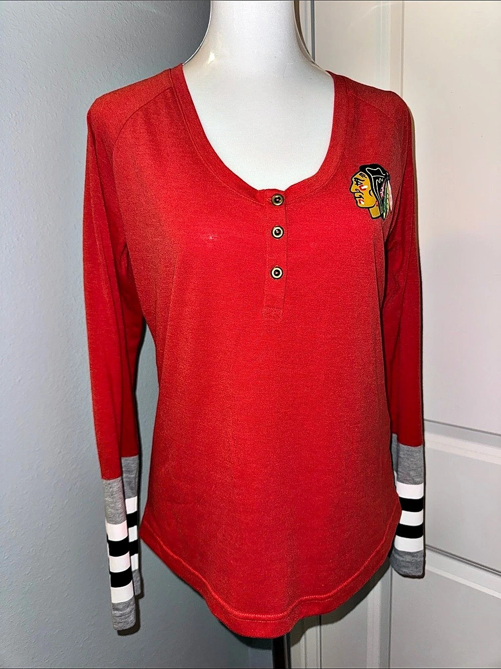 Reebok Chicago Blackhawks NHL Long Sleeve Henley Top Long Sleeve Tee Red & Black
